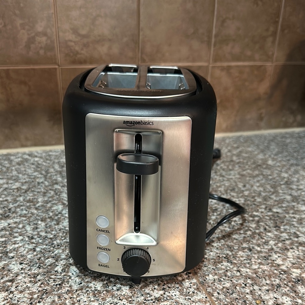Amazon Basics Toaster - NEW - Picture 7 of 14